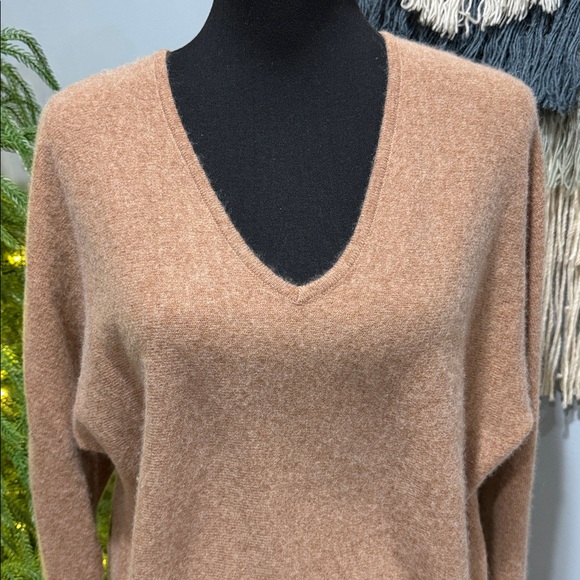 HP🌈 100% Cashmere*Magashoni * Tan V-Neck Women's Sweater * Size Medium - Picture 2 of 11